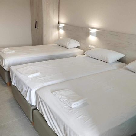 Daniela Apartments Неа Рода Екстериор снимка