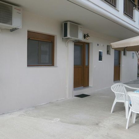 Daniela Apartments Неа Рода Екстериор снимка