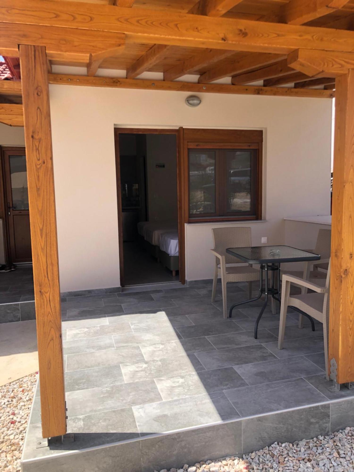 Daniela Apartments Неа Рода Екстериор снимка