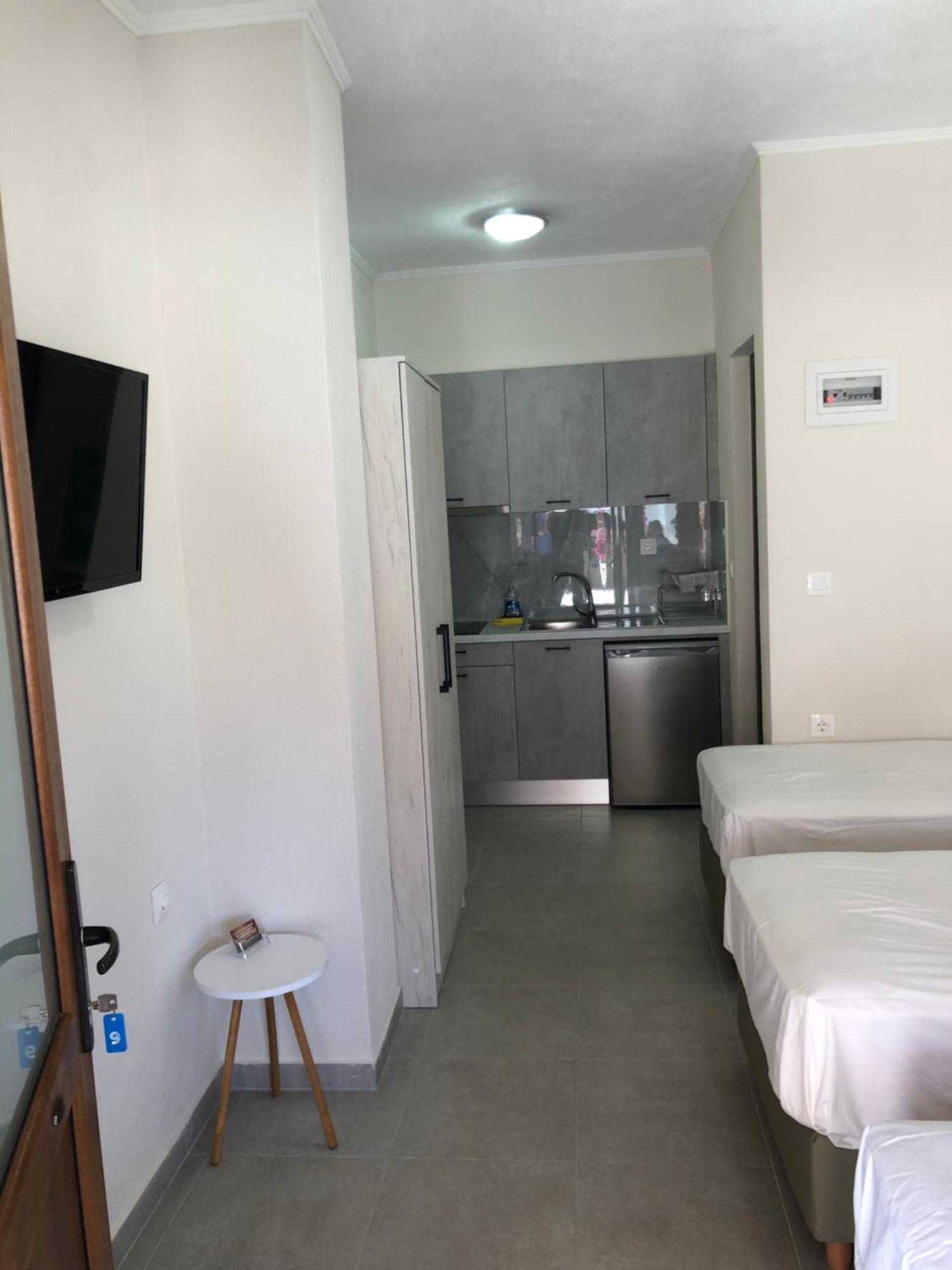 Daniela Apartments Неа Рода Екстериор снимка