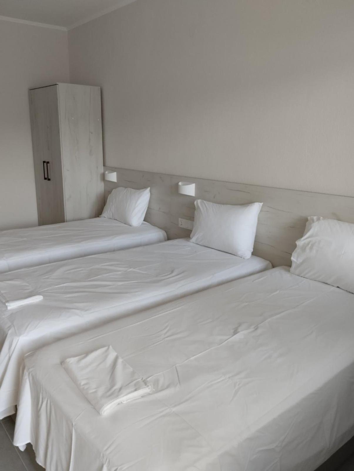 Daniela Apartments Неа Рода Екстериор снимка