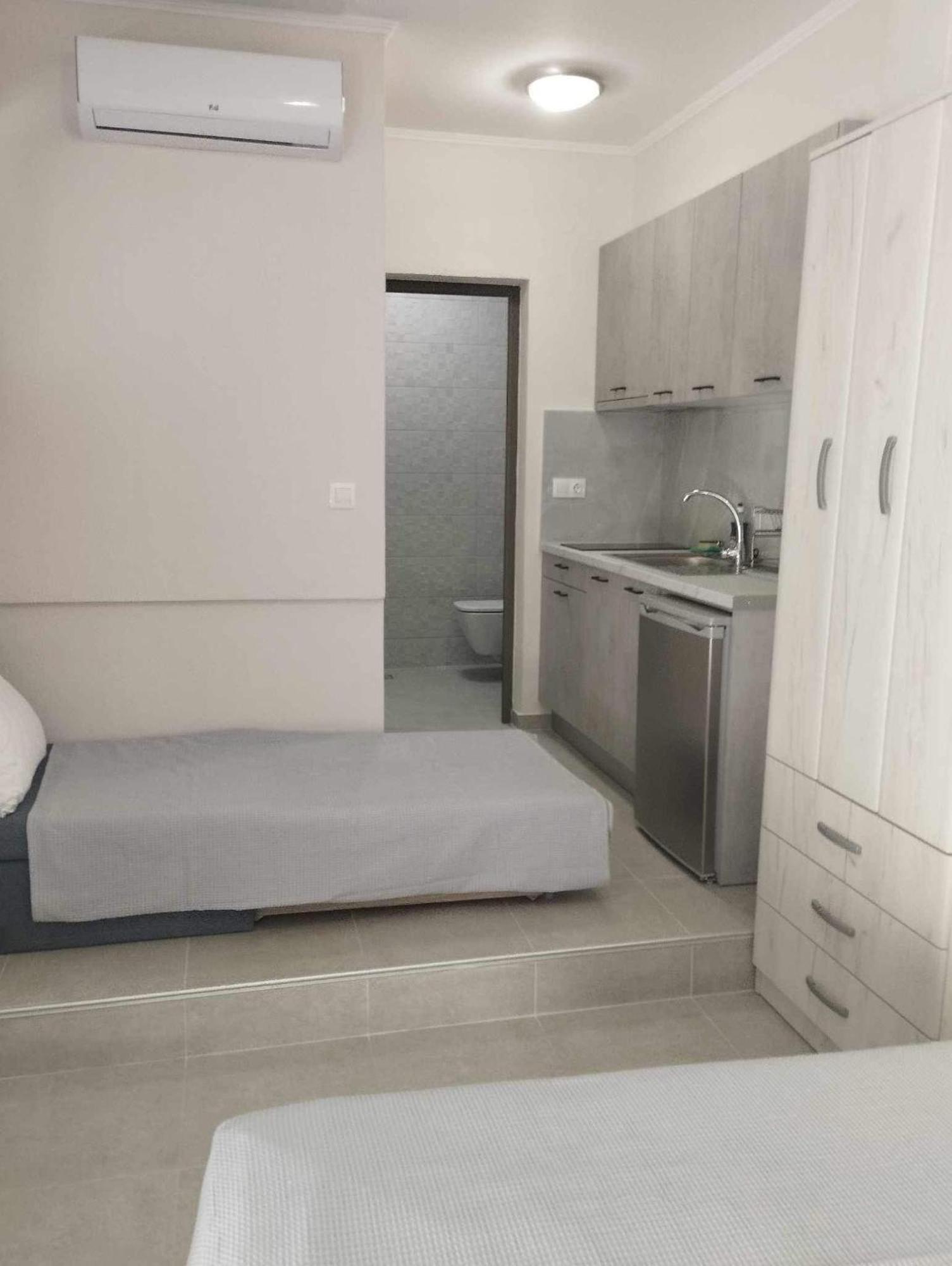 Daniela Apartments Неа Рода Екстериор снимка