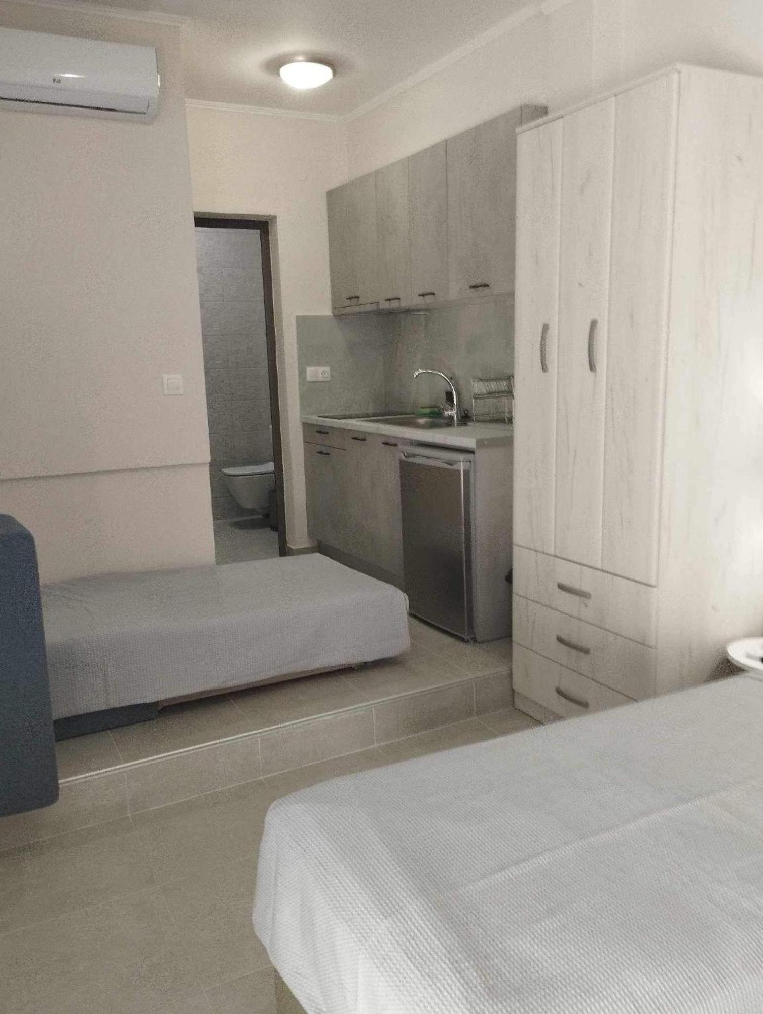 Daniela Apartments Неа Рода Екстериор снимка