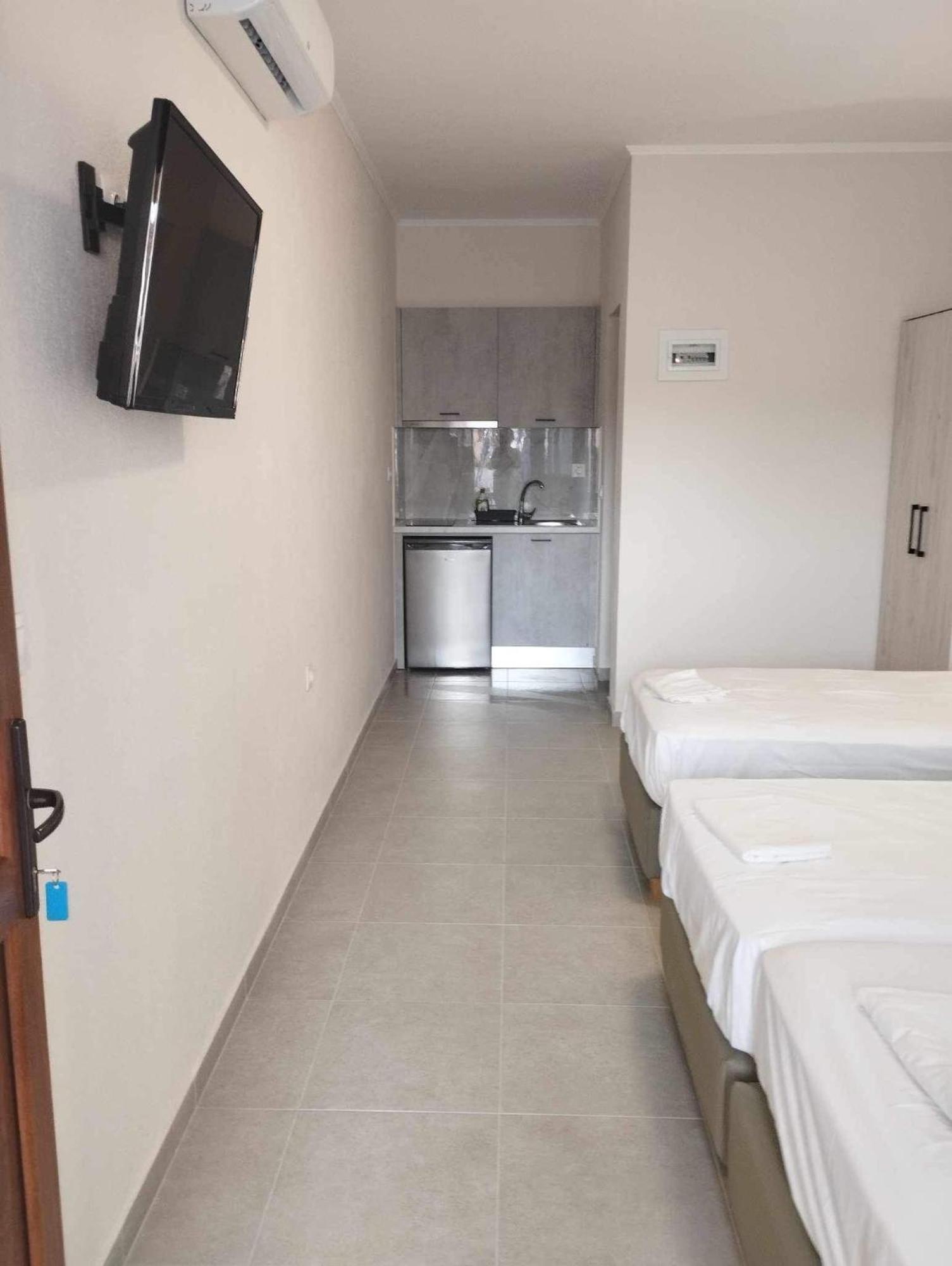 Daniela Apartments Неа Рода Екстериор снимка