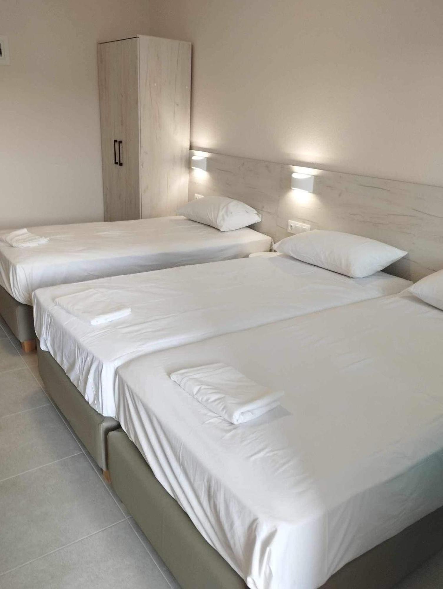 Daniela Apartments Неа Рода Екстериор снимка