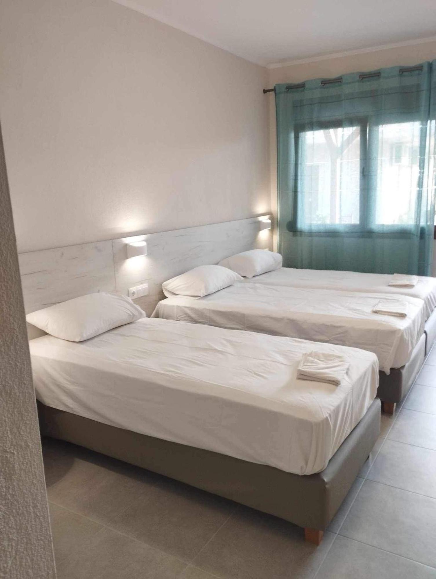 Daniela Apartments Неа Рода Екстериор снимка