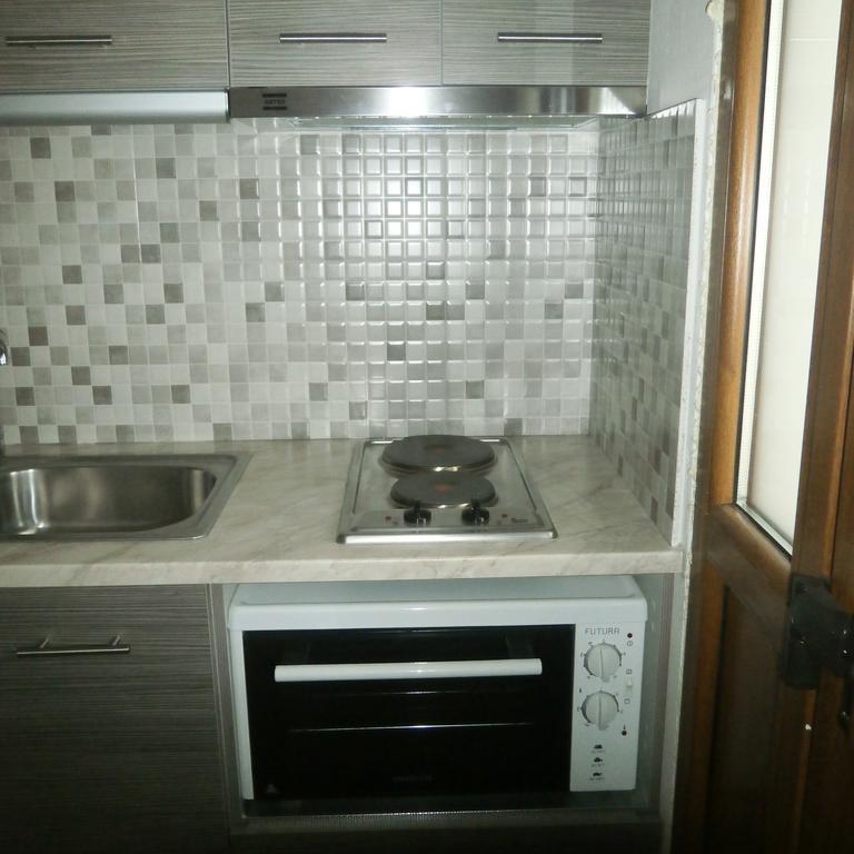 Daniela Apartments Неа Рода Екстериор снимка
