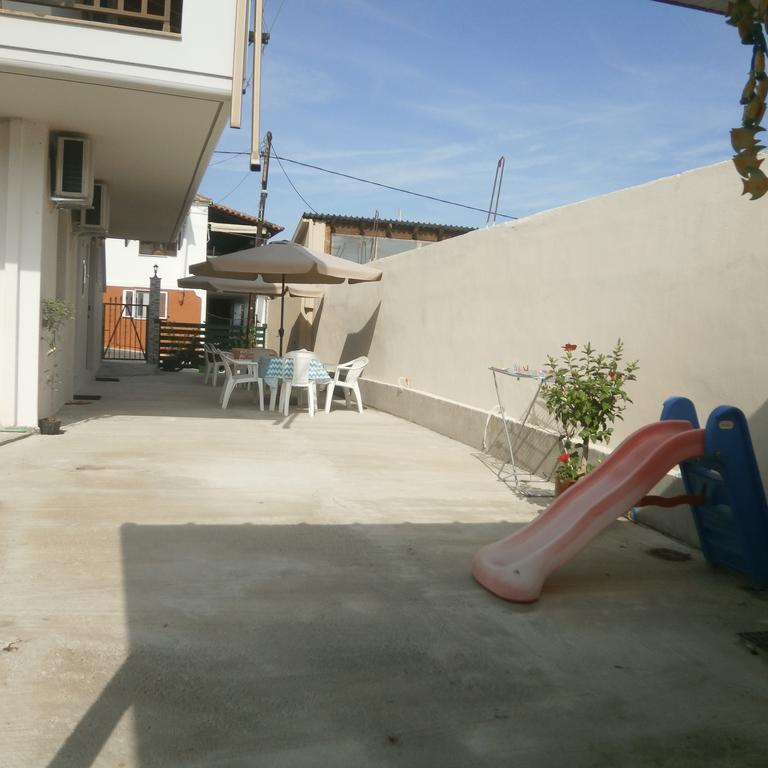 Daniela Apartments Неа Рода Екстериор снимка