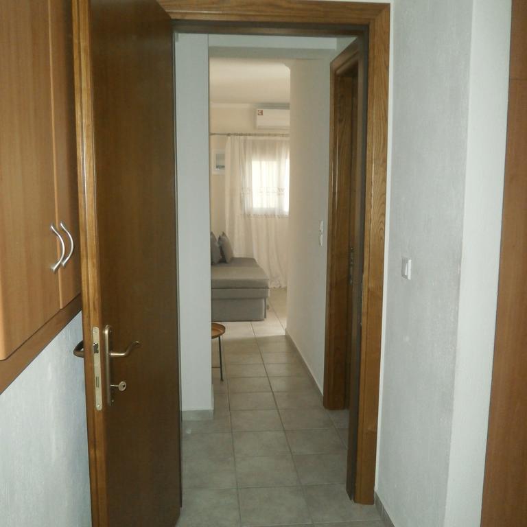 Daniela Apartments Неа Рода Екстериор снимка