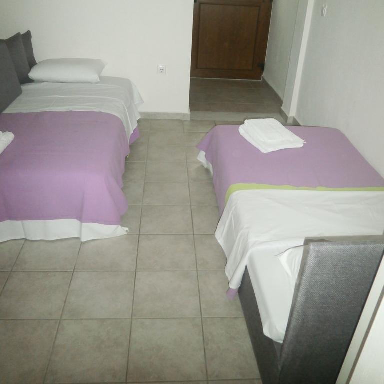 Daniela Apartments Неа Рода Екстериор снимка