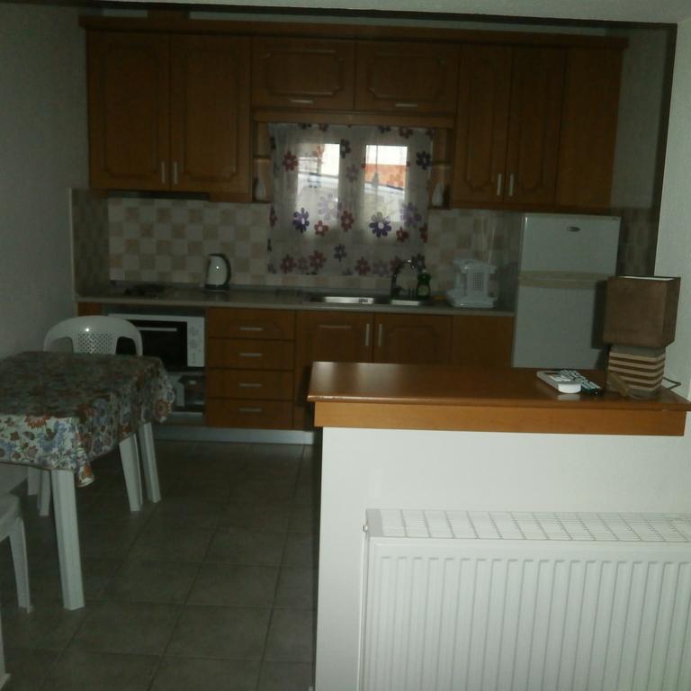Daniela Apartments Неа Рода Екстериор снимка