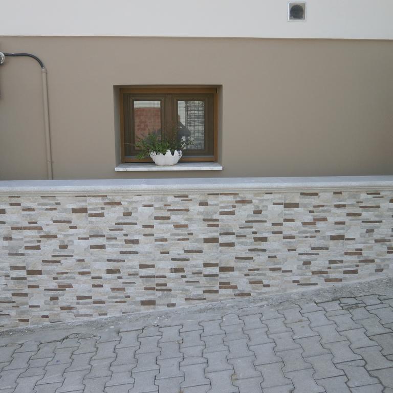 Daniela Apartments Неа Рода Екстериор снимка