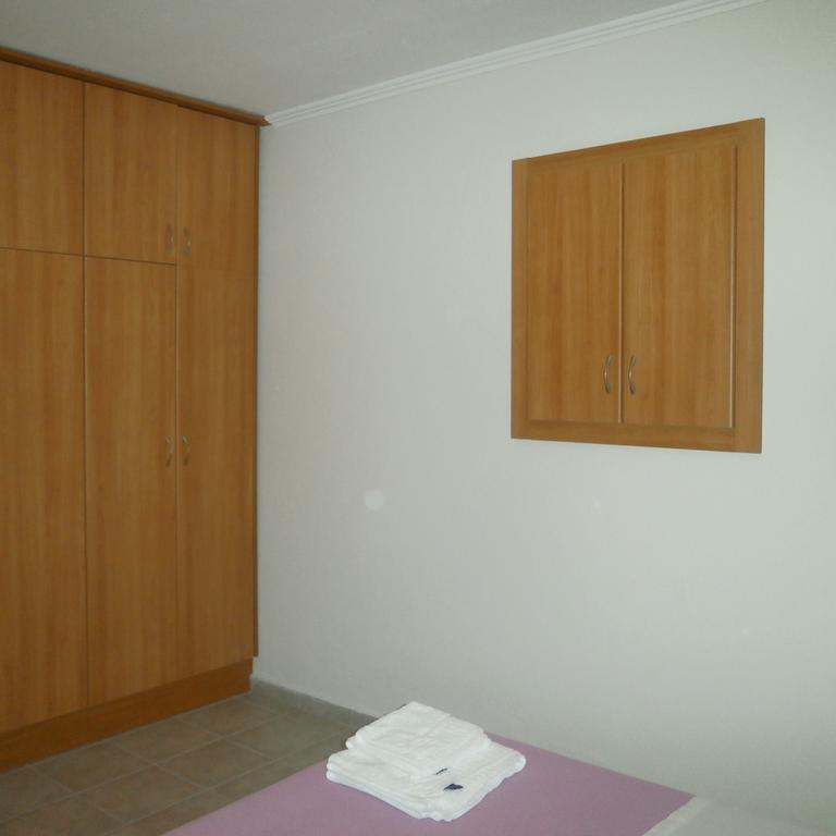 Daniela Apartments Неа Рода Екстериор снимка