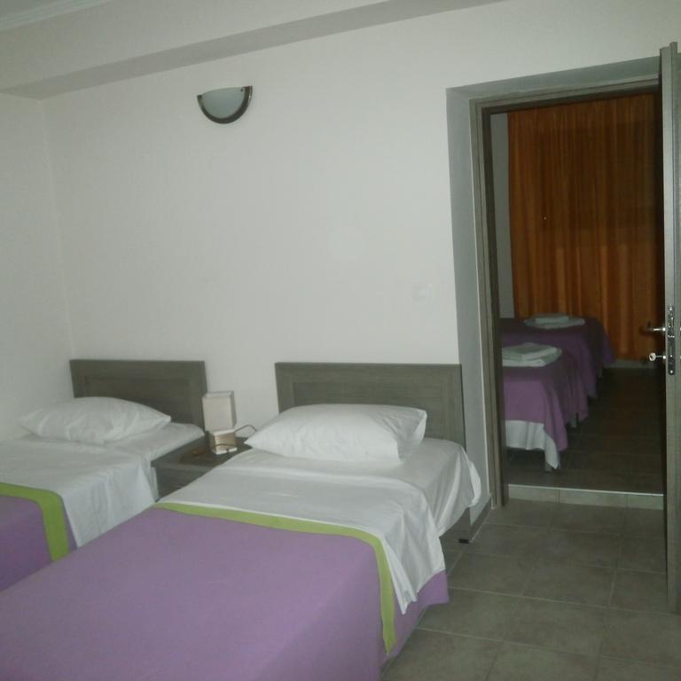 Daniela Apartments Неа Рода Екстериор снимка