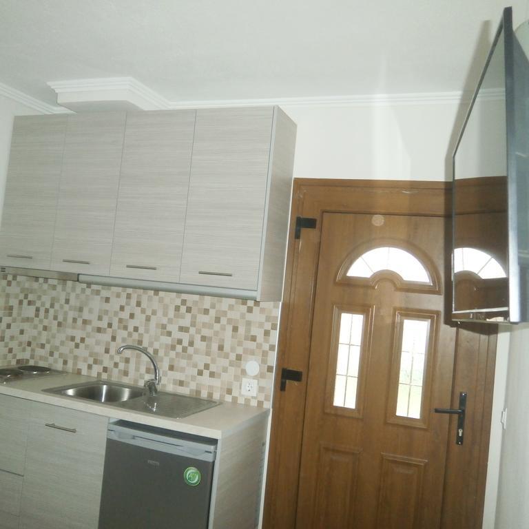 Daniela Apartments Неа Рода Екстериор снимка