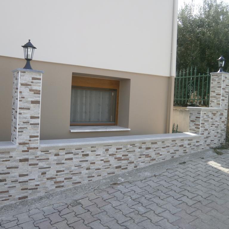 Daniela Apartments Неа Рода Екстериор снимка