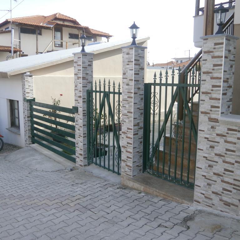 Daniela Apartments Неа Рода Екстериор снимка