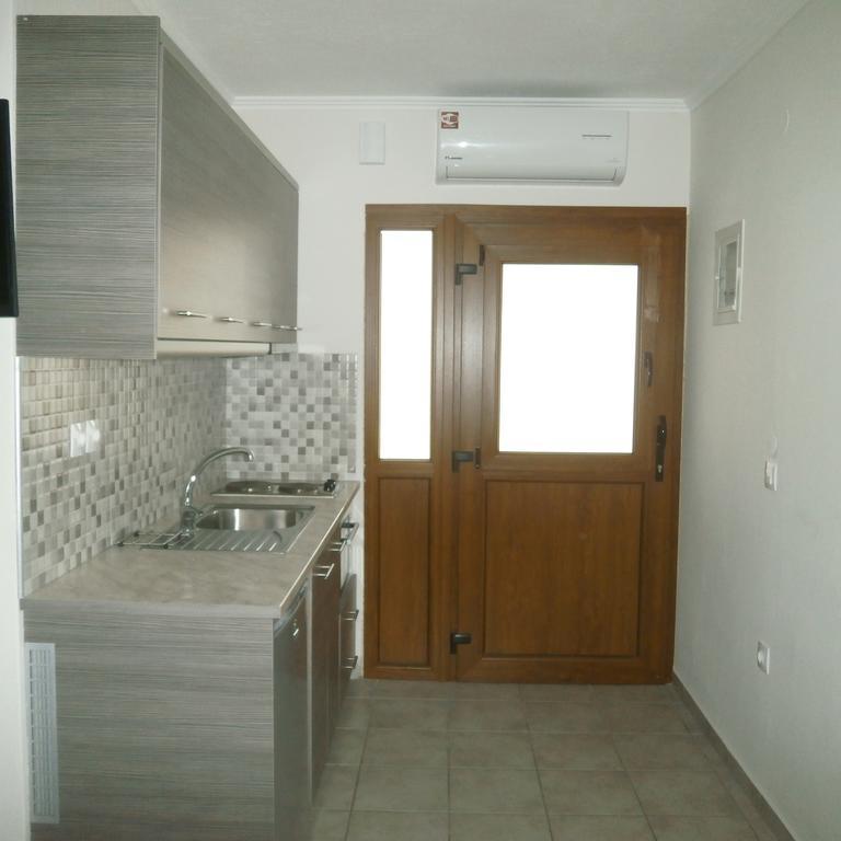 Daniela Apartments Неа Рода Екстериор снимка
